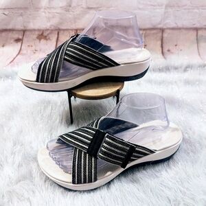 Cloudsteppers by Clarks Black and White Striped Sandals Arla Wave Size 9